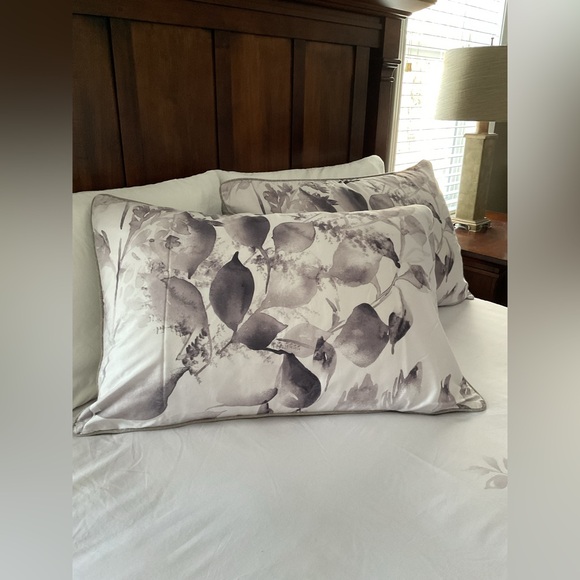 QE Home Carlington Queen Duvet Cover and Shams - Picture 2 of 5